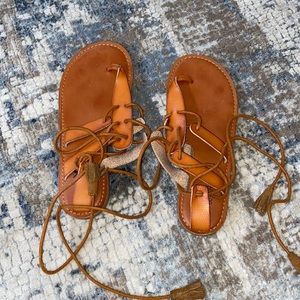 Ace up sandals